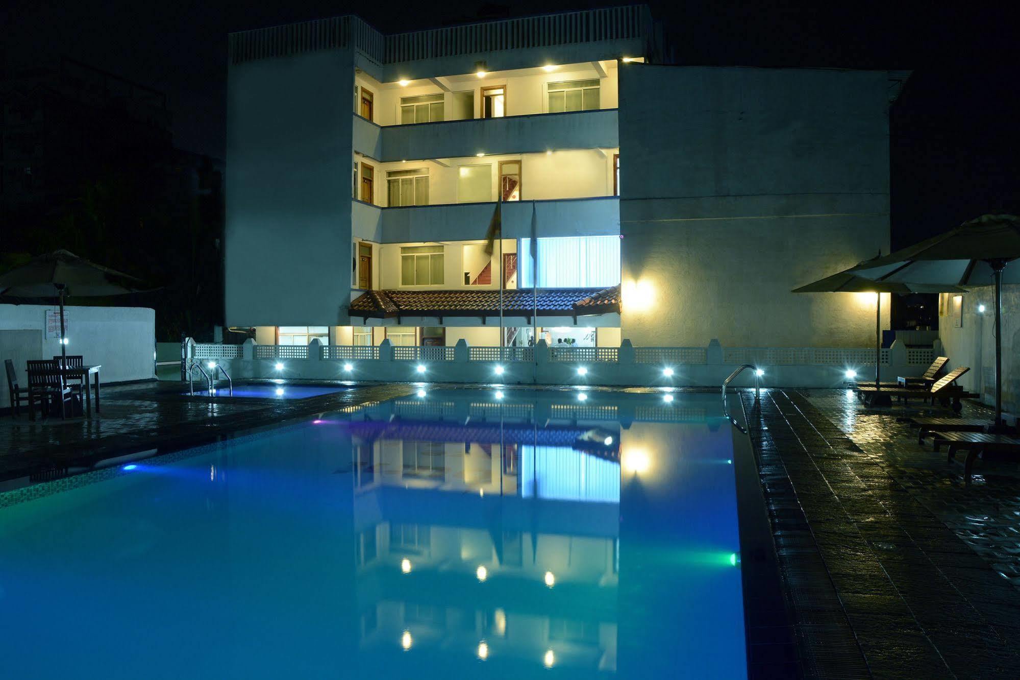 Mount Breeze Hotel Dehiwala-Mount Lavinia Eksteriør billede