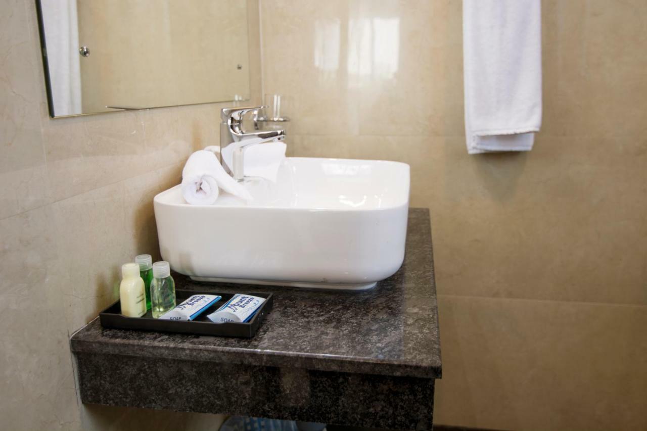 Mount Breeze Hotel Dehiwala-Mount Lavinia Eksteriør billede
